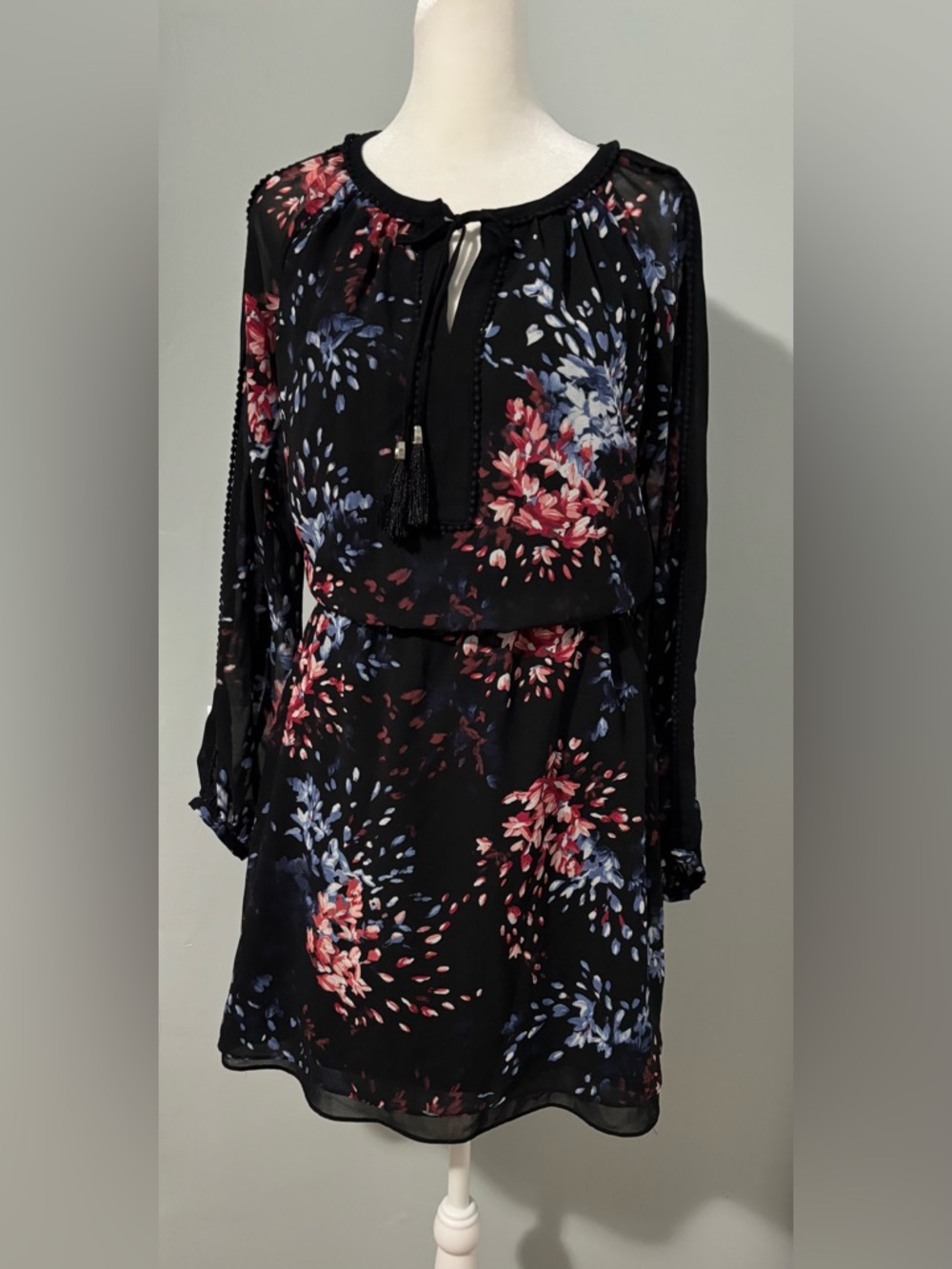 White House Black Market Black Floral Long-Sleeve Tie-Neck Dress Size 00